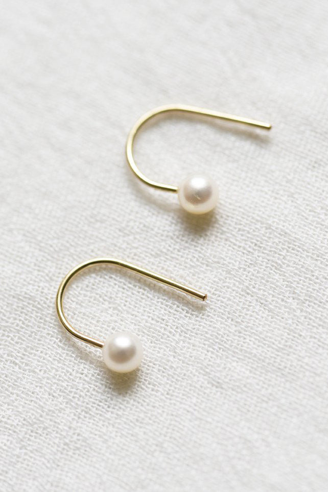 8.6.4 :: Pearl Demi Hoop, EA-P-04