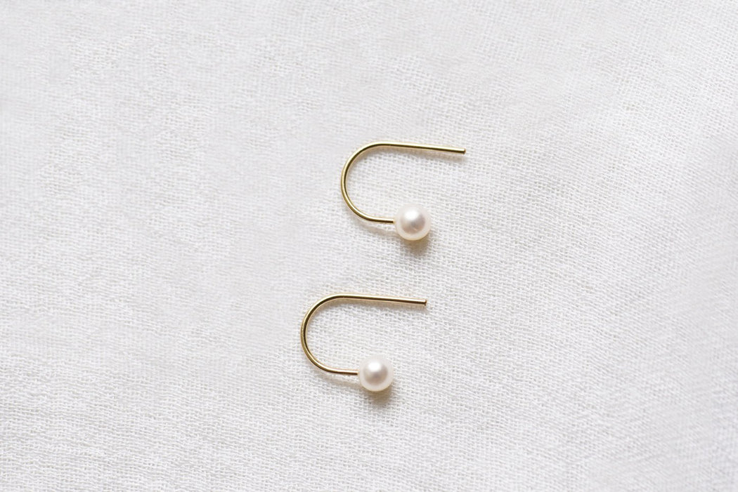 8.6.4 :: Pearl Demi Hoop, EA-P-04